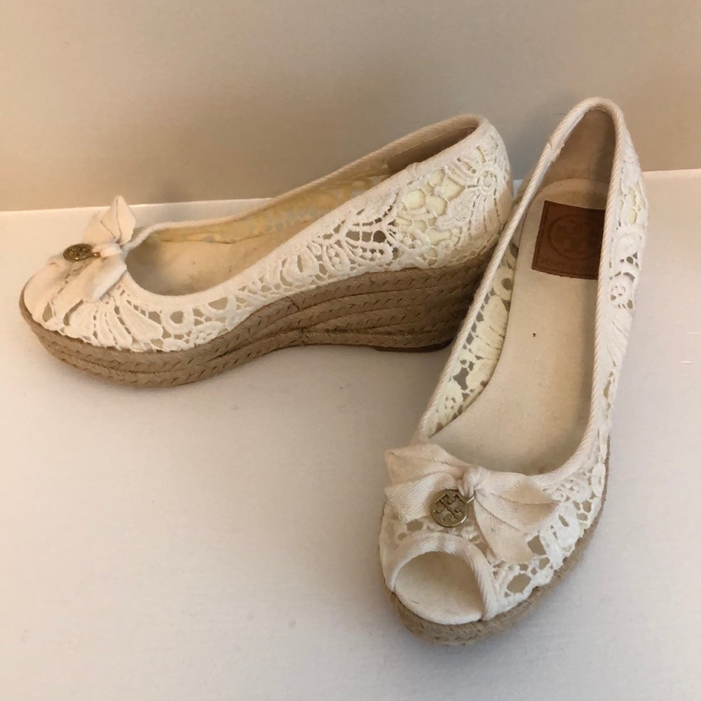 ⭐️Host pick⭐️Tory Burch cream lace wedges size 8.5